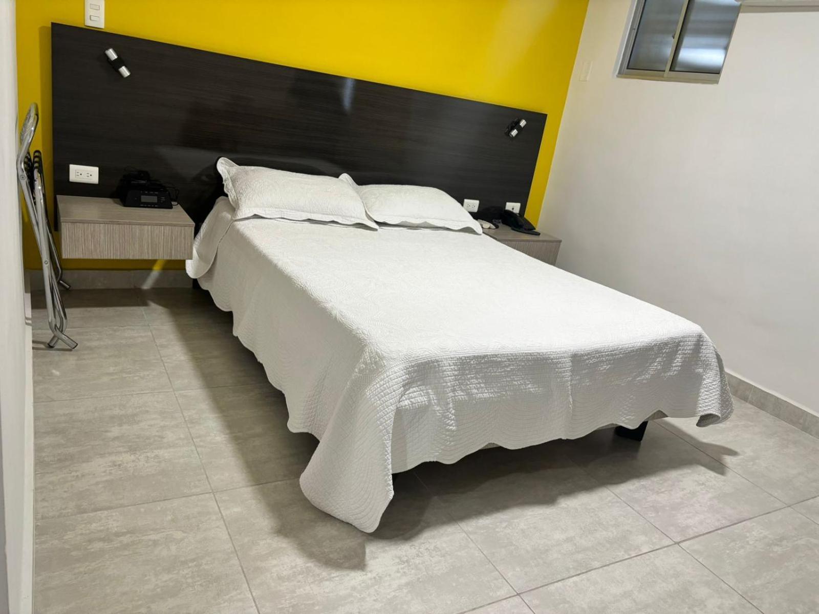 Hotel Arthur Brich Кукута Экстерьер фото