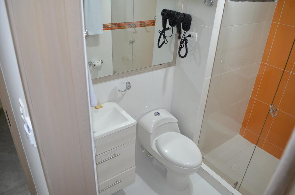 Hotel Arthur Brich Кукута Экстерьер фото